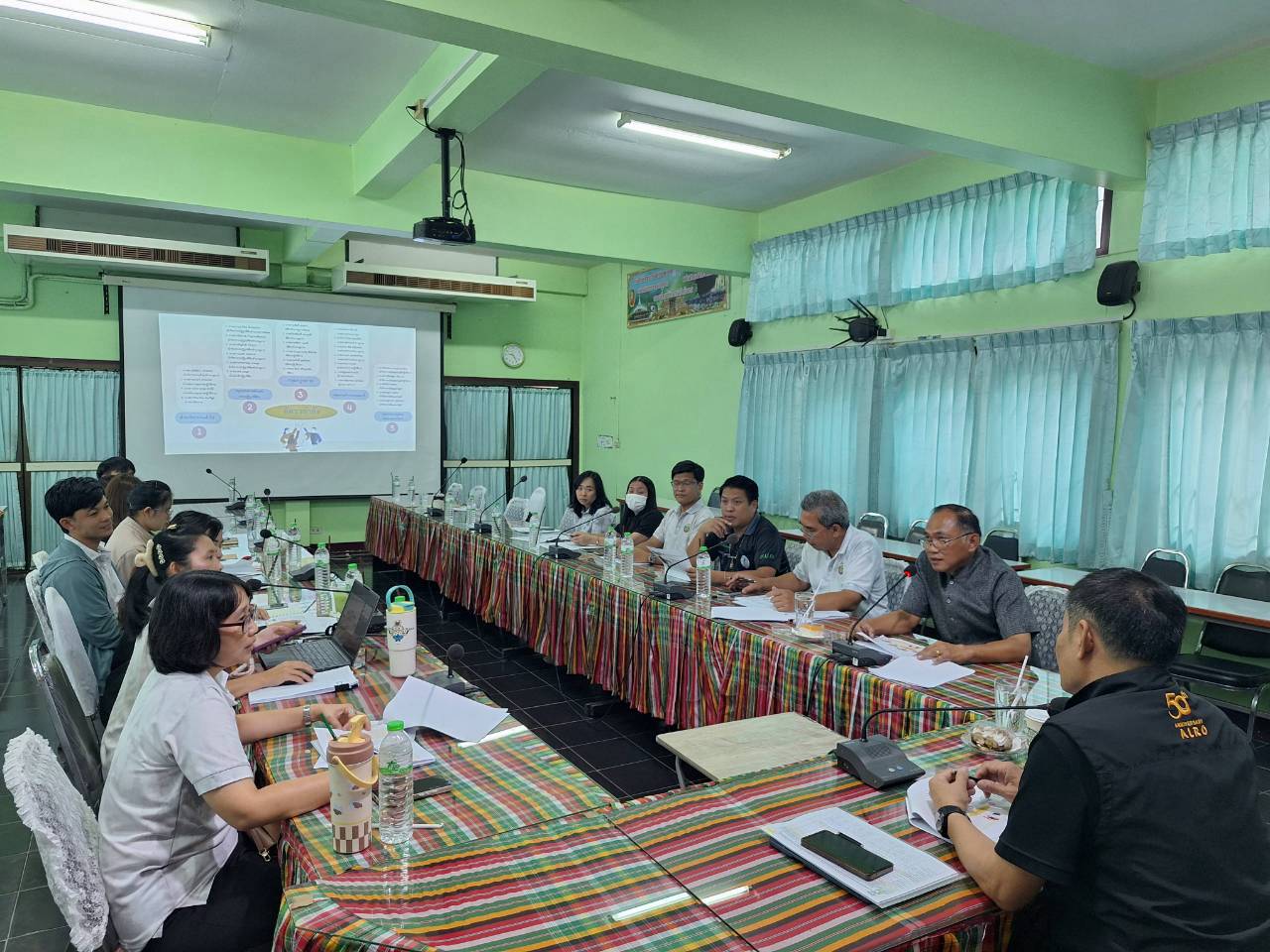 title - ผู้ตรวจราชการ ส.ป.ก. ลงพื้นที่จังหวัดหนองบัวลำภู ประชุมติดตามความก้าวหน้าผลการดำเนินงาน พร้อมตรวจเยี่ยมให้กำลังใจเกษตรกรแปลงใหญ่พืชผักและสมุนไพร 